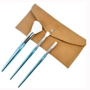 JL1-Elaina Badro NEW Ltd. Edition Baby Blues 3-Piece Brush Set in Pouch